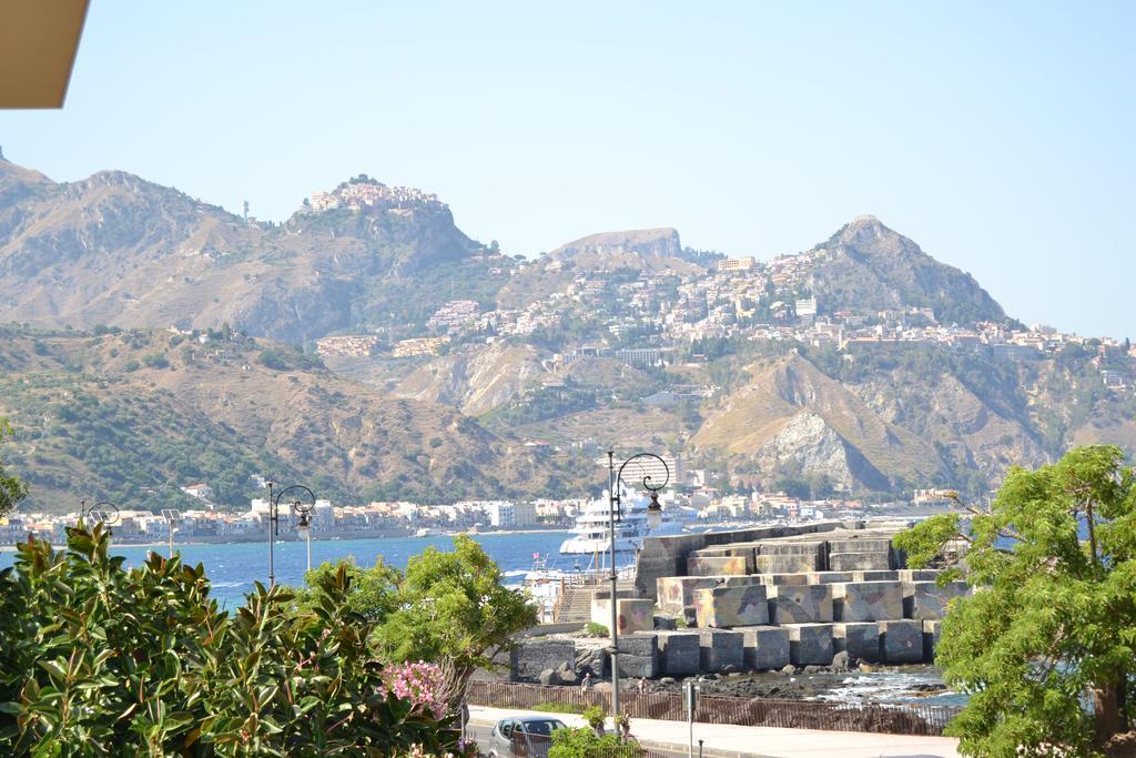 גיארדיני נאקסוס Hotel Porto Azzurro מראה חיצוני תמונה