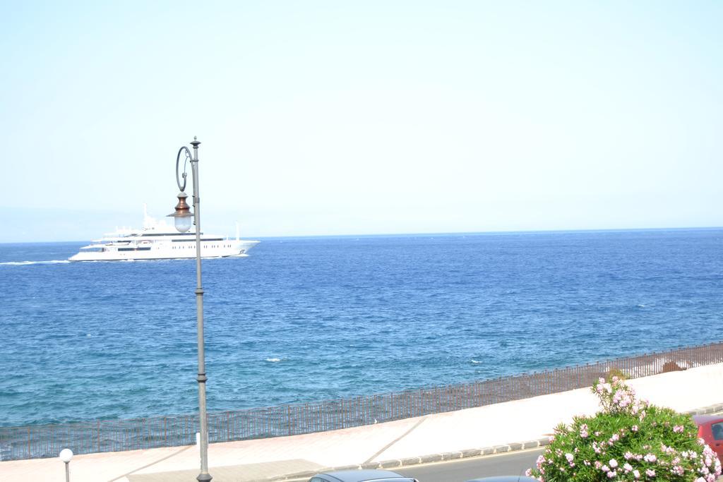 גיארדיני נאקסוס Hotel Porto Azzurro מראה חיצוני תמונה