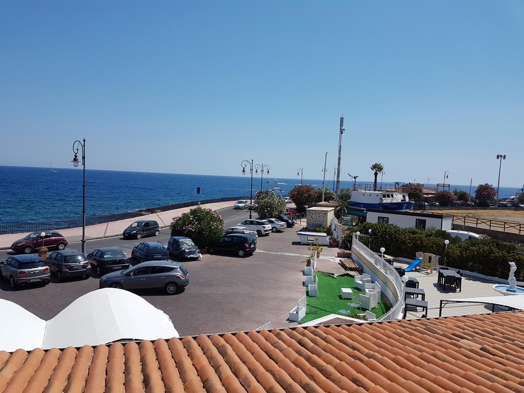 גיארדיני נאקסוס Hotel Porto Azzurro מראה חיצוני תמונה