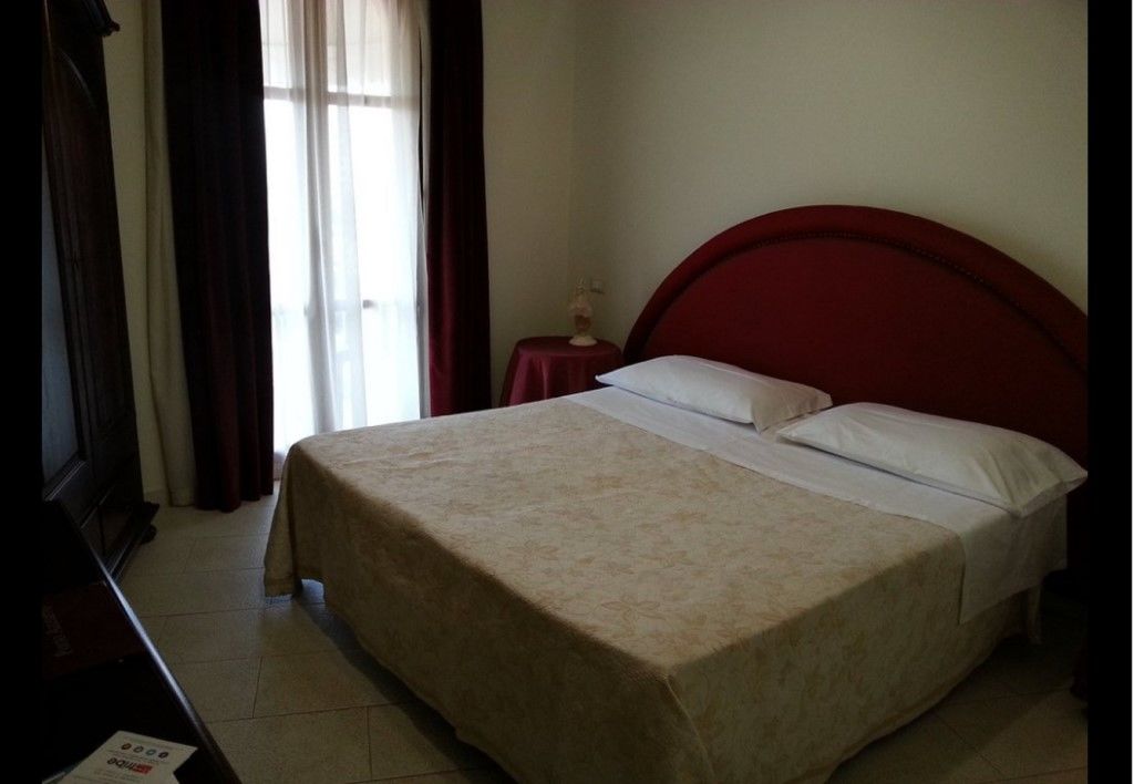 גיארדיני נאקסוס Hotel Porto Azzurro מראה חיצוני תמונה